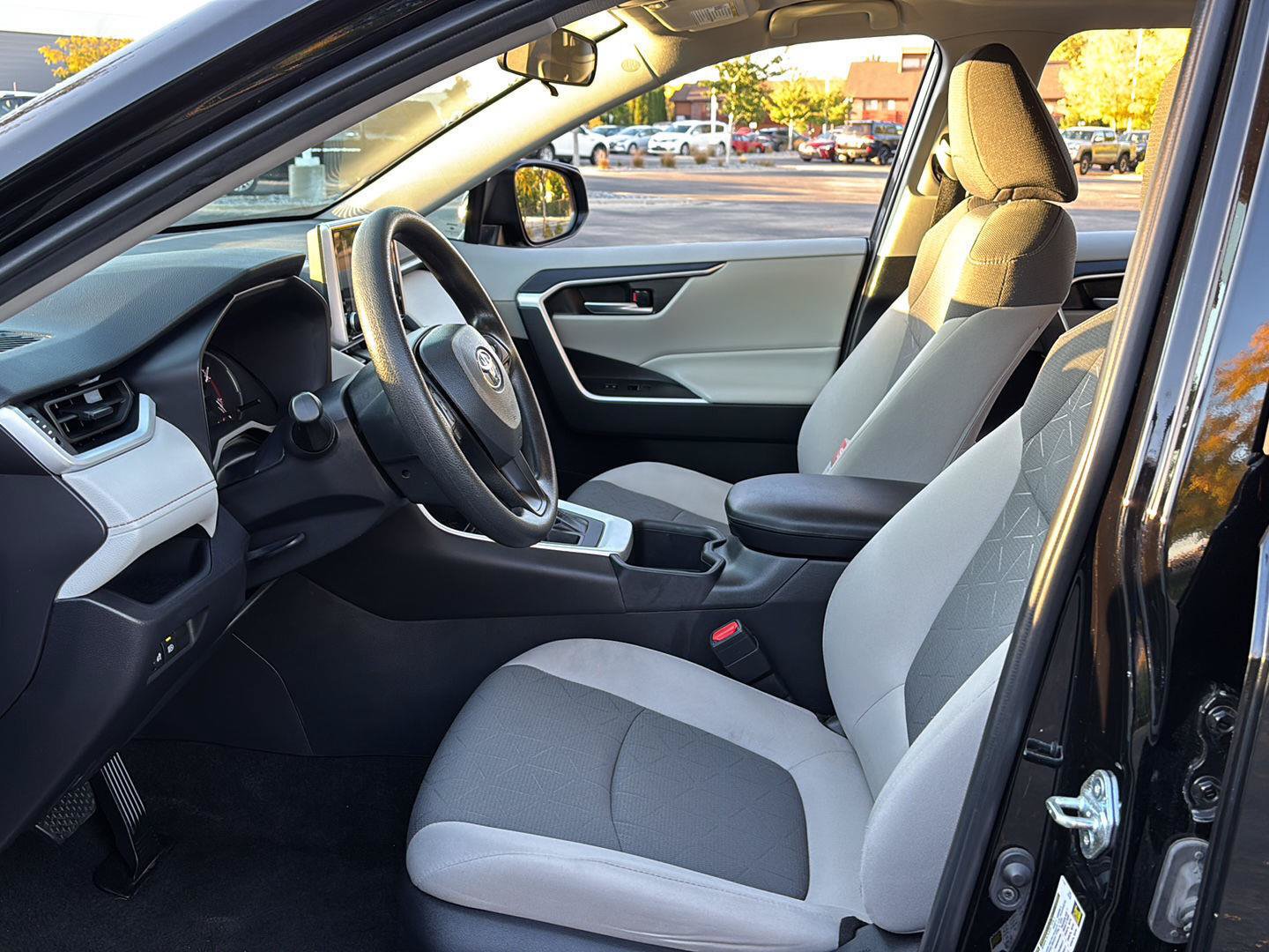 Used 2025 Toyota RAV4 XLE AWD/4WD image 22