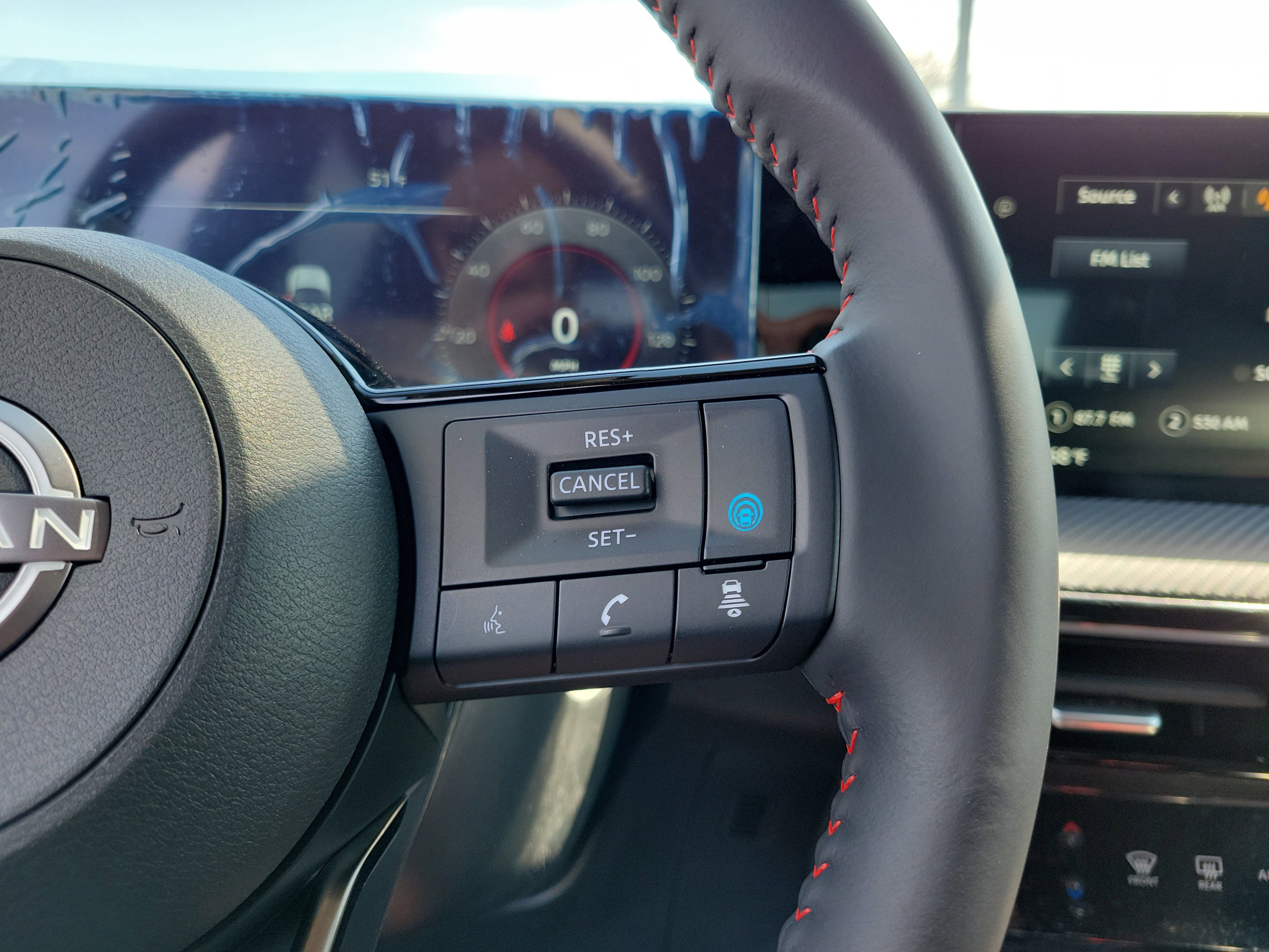 Used 2025 Nissan Kicks SR AWD/4WD image 24