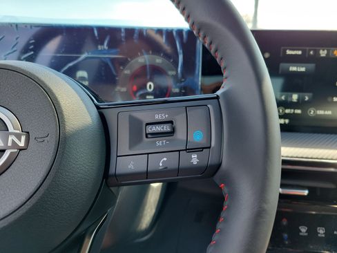 Used 2025 Nissan Kicks SR image 24