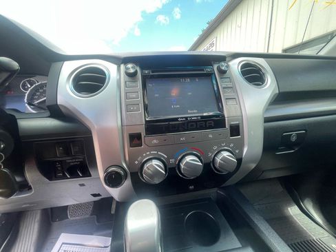 Used 2017 Toyota Tundra SR5 AWD/4WD image 14