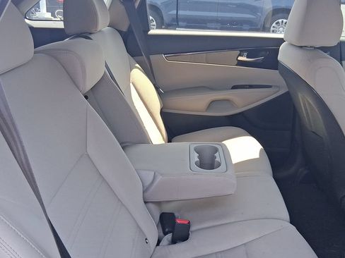 Used 2019 Kia Sorento FWD w/ Option Group 020 image 12