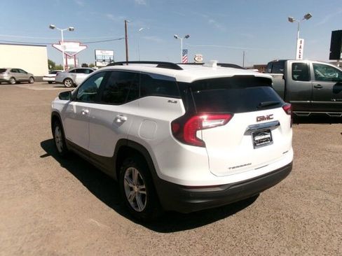 Used 2023 GMC Terrain SLE w/ Driver Convenience Package image 11