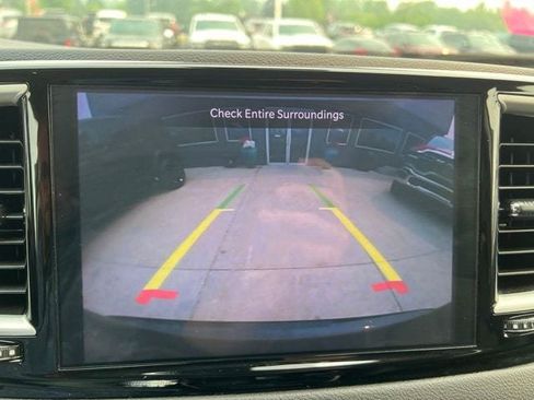 Certified 2024 Chrysler Pacifica Touring-L FWD image 28
