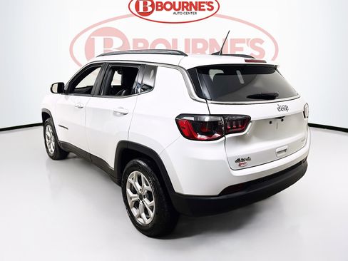 Used 2025 Jeep Compass Latitude image 6