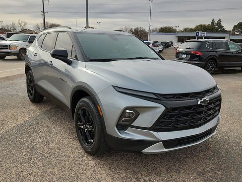 Used 2025 Chevrolet Blazer LT w/ Convenience Package image 4