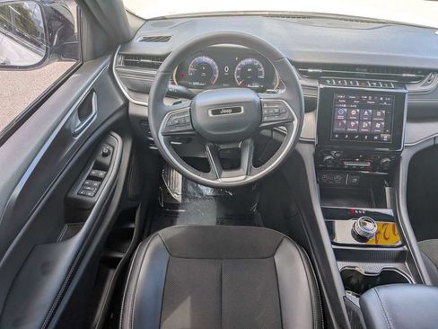 Used 2024 Jeep Grand Cherokee L Altitude AWD/4WD image 16