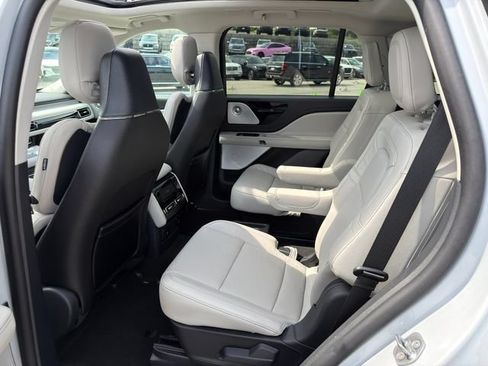 Used 2025 Lincoln Aviator Reserve w/ Equipment Group 201A AWD/4WD image 17