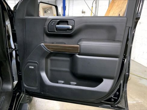 Used 2021 Chevrolet Silverado 1500 LT Trail Boss w/ Convenience Package II image 23