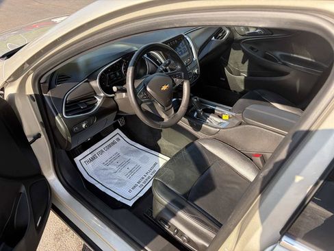 Used 2016 Chevrolet Malibu LT w/ Leather Package FWD image 9