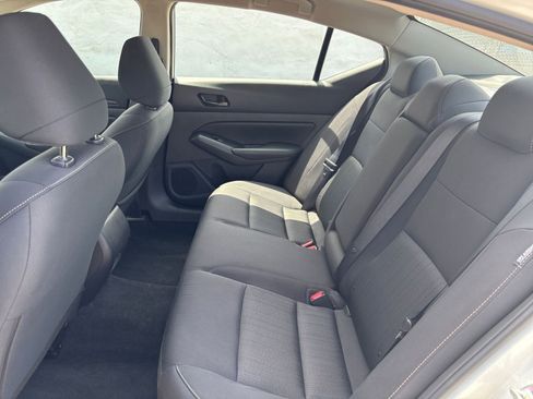 Used 2025 Nissan Altima 2.5 SV FWD image 25