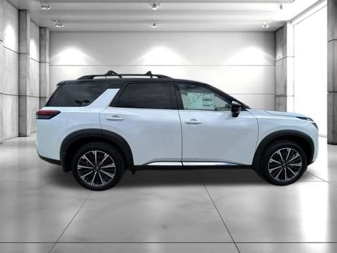 New 2026 Nissan Pathfinder Platinum w/ Cargo Package AWD/4WD image 9
