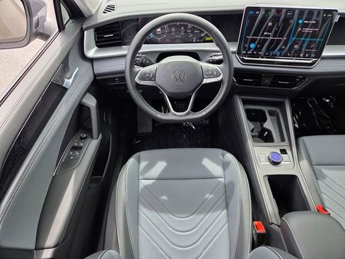 New 2026 Volkswagen Tiguan SE AWD/4WD image 8