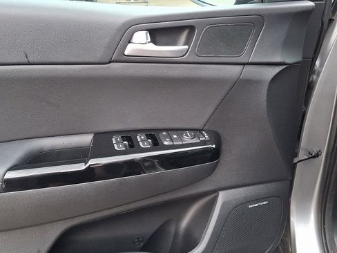 Used 2022 Kia Sportage EX w/ EX Technology Package image 12