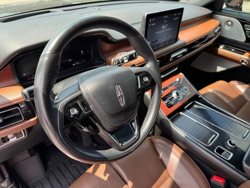 Used 2022 Lincoln Aviator Reserve w/ Equipment Group 201A RWD image 9