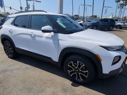 Used 2023 Chevrolet TrailBlazer ACTIV w/ Convenience Package FWD image 2