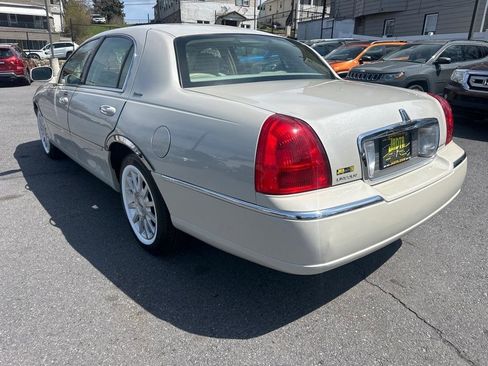 Used 2007 Lincoln Town Car Signature RWD image 6