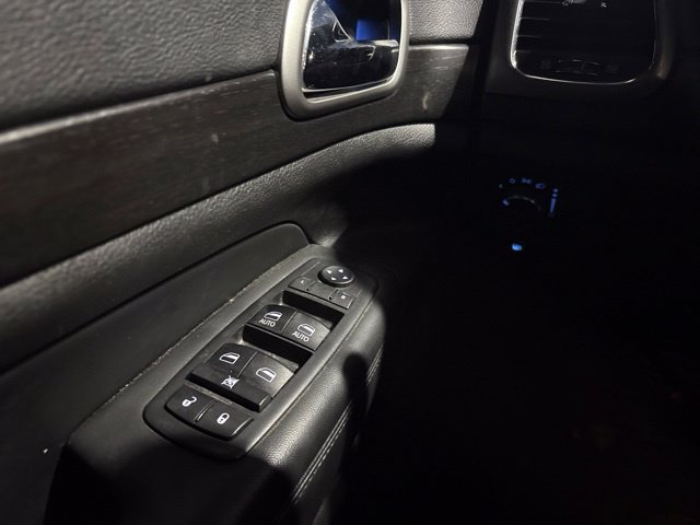Used 2018 Jeep Grand Cherokee Altitude AWD/4WD image 17