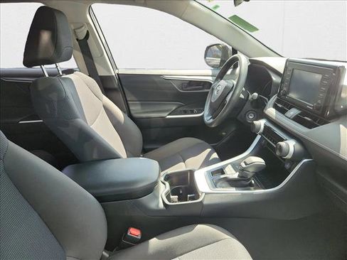 Used 2022 Toyota RAV4 LE image 15