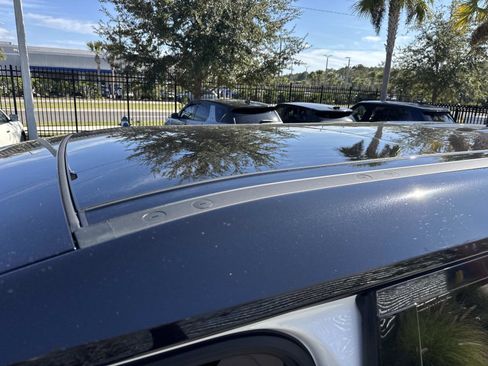 Used 2025 Land Rover Defender 110 X-Dynamic SE image 33