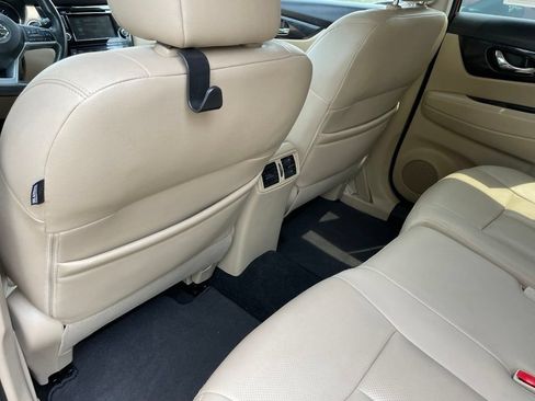 Used 2019 Nissan Rogue SL w/ Premium Package AWD/4WD image 7
