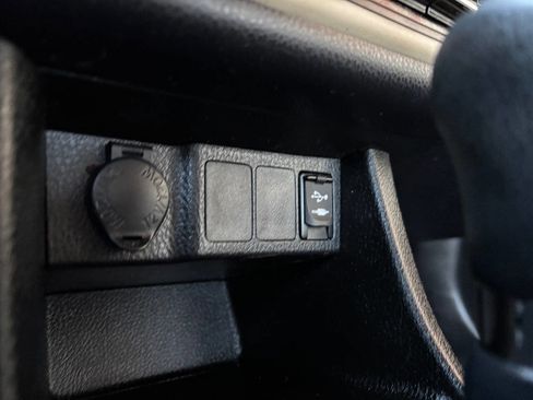 Used 2019 Toyota Corolla LE image 32