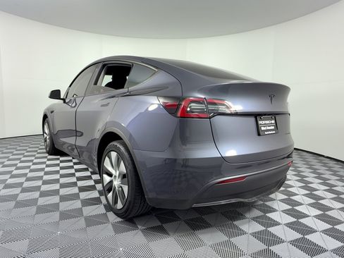 Used 2022 Tesla Model Y Long Range AWD/4WD image 3