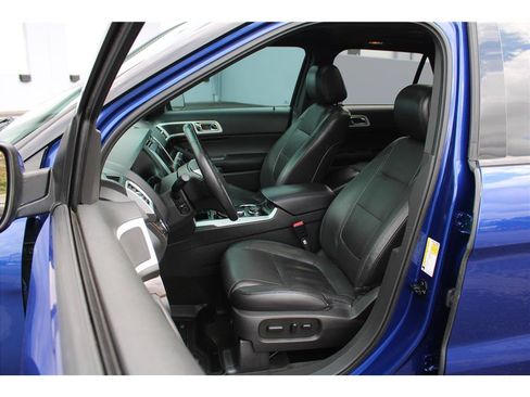 Used 2014 Ford Explorer Limited w/ Equipment Group 302A AWD/4WD image 8