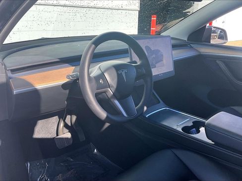 Used 2023 Tesla Model Y Long Range image 18