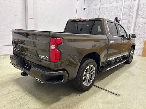 Used 2023 Chevrolet Silverado 1500 High Country w/ Technology Package AWD/4WD image 4