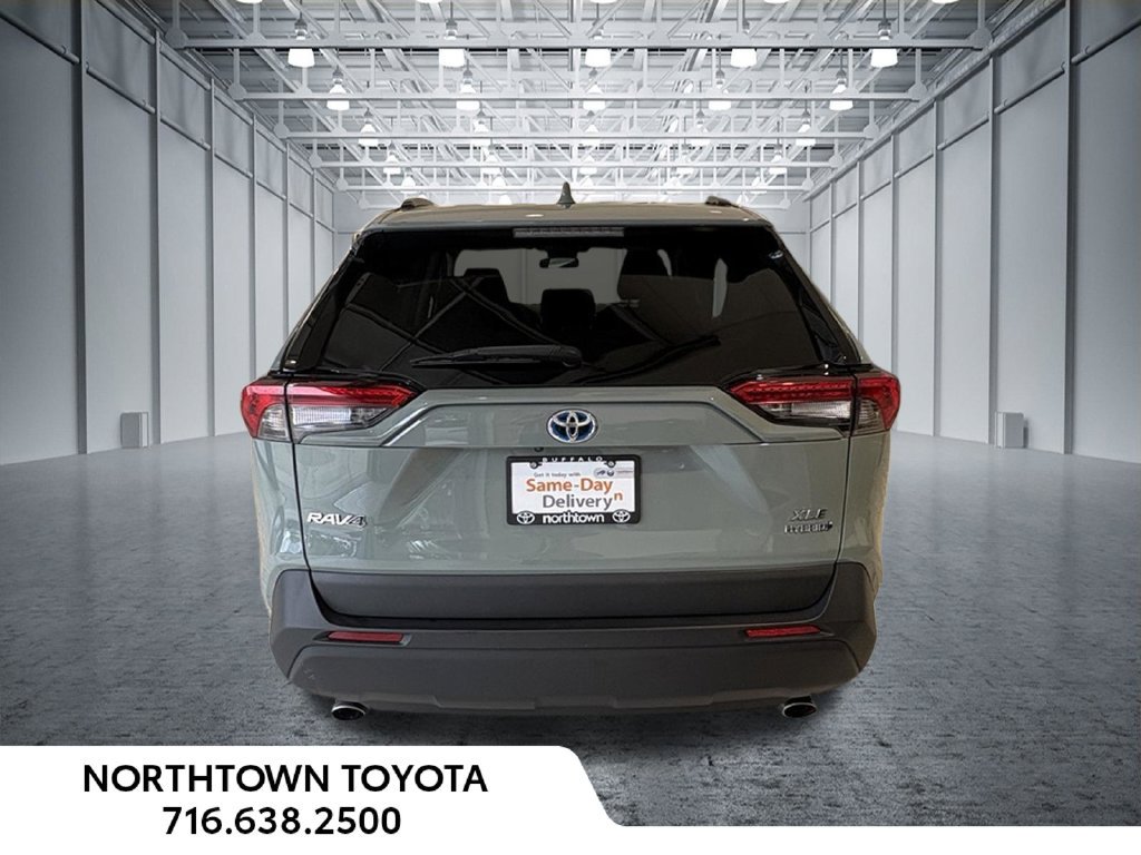 Used 2023 Toyota RAV4 XLE AWD/4WD image 7