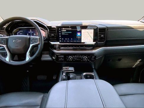 Used 2025 Chevrolet Silverado 1500 LT Trail Boss w/ Convenience Package II AWD/4WD image 16