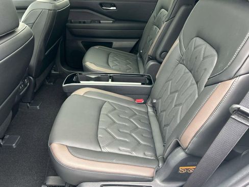 New 2026 Nissan Pathfinder Platinum AWD/4WD image 22