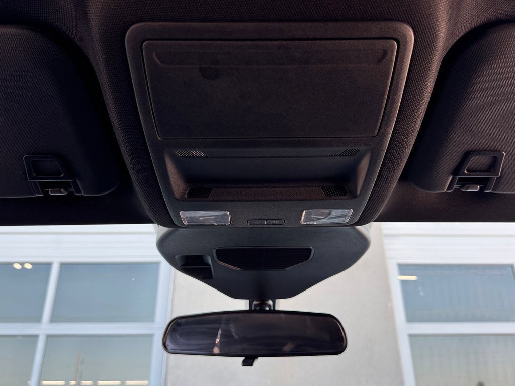 Used 2024 Ford Escape ST-Line w/ Tech Pack #1 FWD image 28