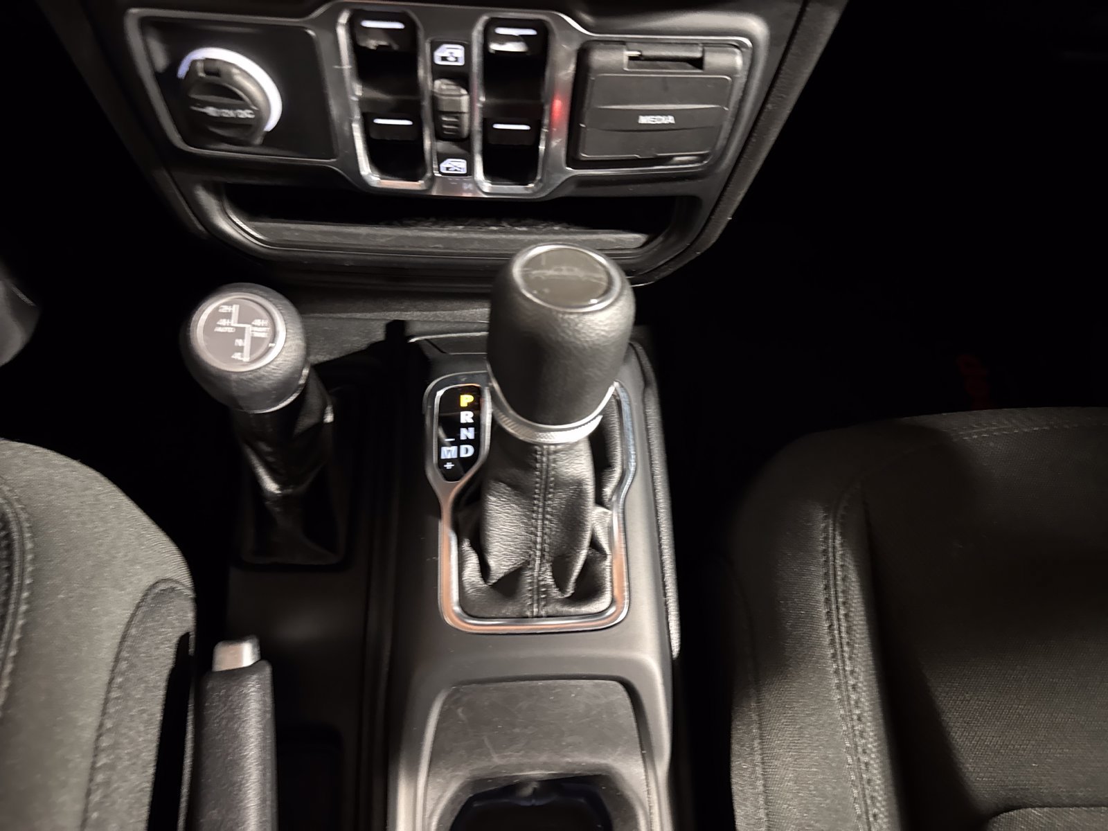 Used 2022 Jeep Gladiator Sport AWD/4WD image 19