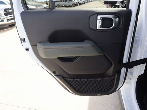 New 2026 Jeep Gladiator Mojave image 17