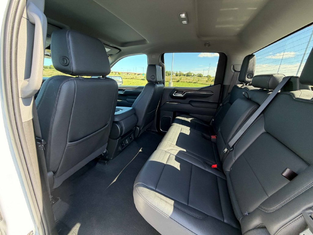 Used 2025 GMC Sierra 1500 SLT AWD/4WD image 18