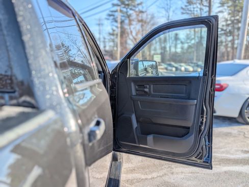 Used 2017 RAM 1500 Express w/ Black Ram 1500 Express Group image 38