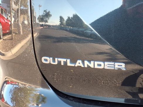 Used 2022 Mitsubishi Outlander ES image 9