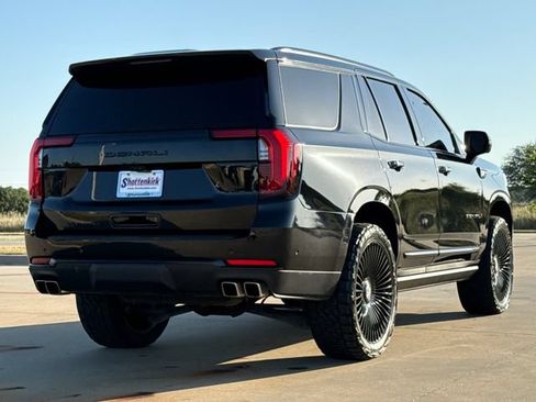 Used 2025 GMC Yukon Denali Ultimate AWD/4WD image 8