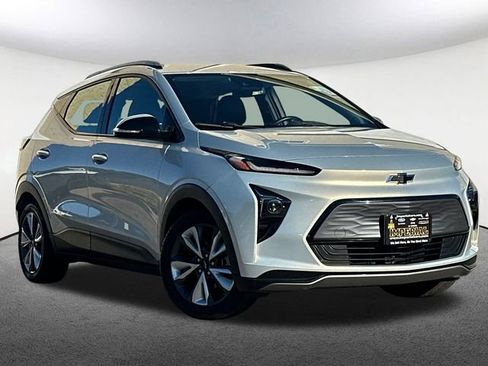 Used 2022 Chevrolet Bolt EUV LT w/ Convenience Package image 2