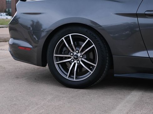 Used 2017 Ford Mustang GT image 8