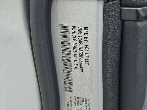 Certified 2023 Jeep Grand Cherokee Laredo AWD/4WD image 28