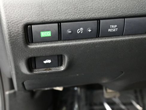 Used 2024 Nissan Sentra SV FWD image 25