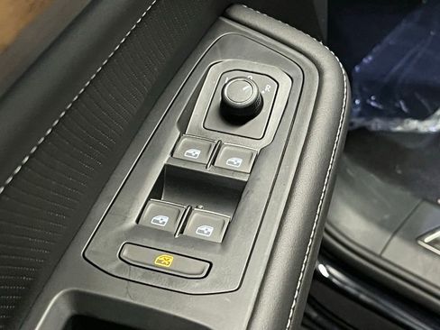 New 2025 Volkswagen Atlas SE image 17