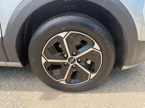 Used 2026 Kia Niro LX FWD image 28