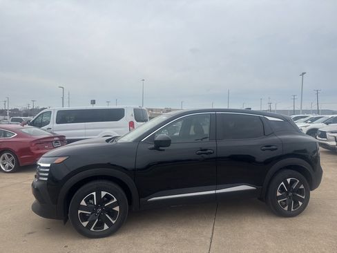 Certified 2025 Nissan Kicks SV image 10