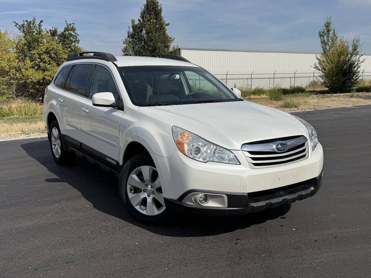 Used 2010 Subaru Outback 3.6R Limited AWD/4WD image 5