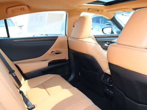 Certified 2025 Lexus ES 300h w/ Premium Package FWD image 7