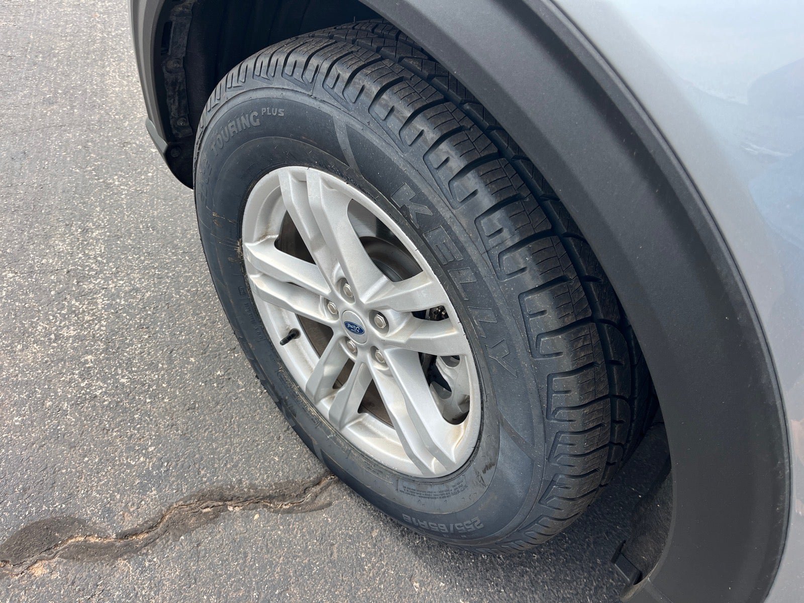 Used 2023 Ford Explorer XLT RWD image 3