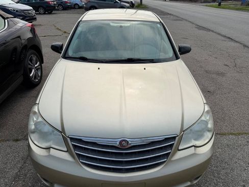 Used 2010 Chrysler Sebring Touring FWD image 7